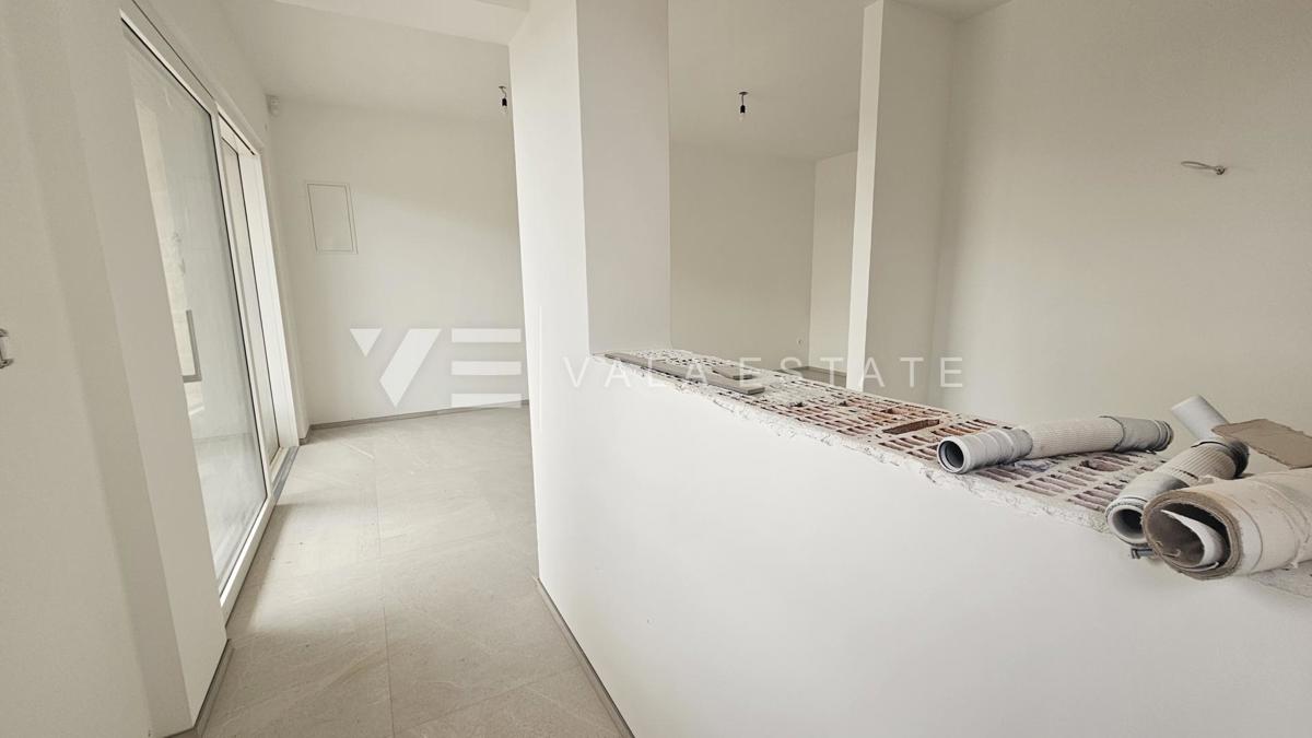 APPARTAMENTO MODERNO AL PIANO TERRA CON PISCINA E VISTA MARE