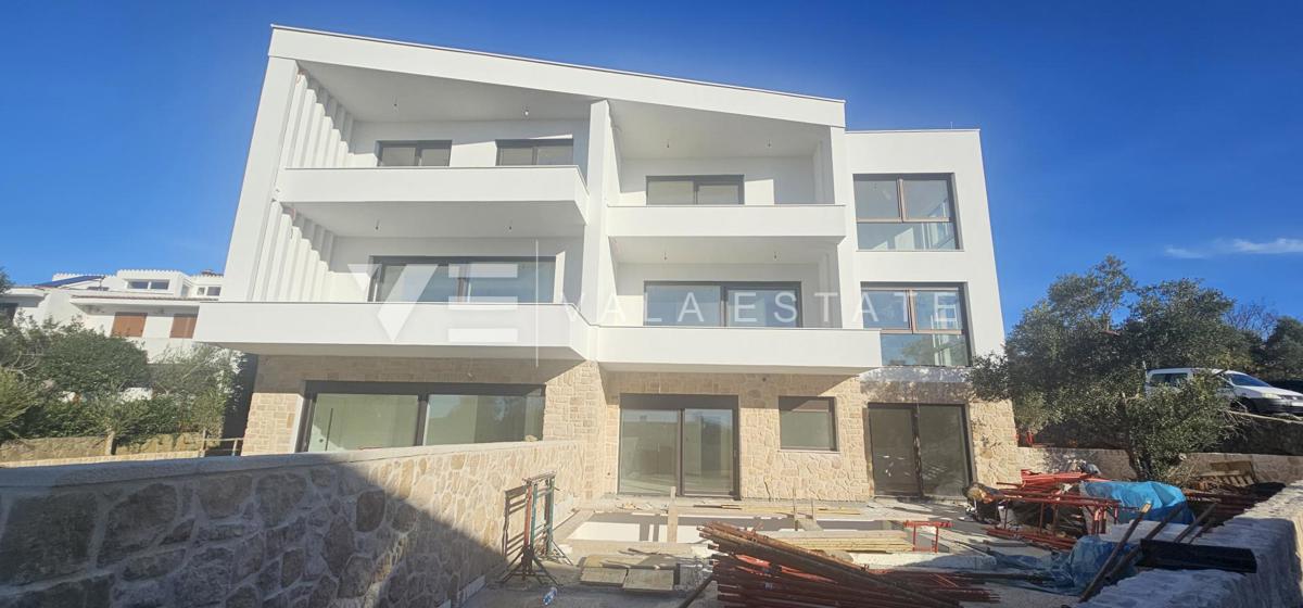 APPARTAMENTO MODERNO AL PIANO TERRA CON PISCINA E VISTA MARE