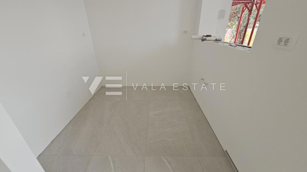 APPARTAMENTO MODERNO AL PIANO TERRA CON PISCINA E VISTA MARE