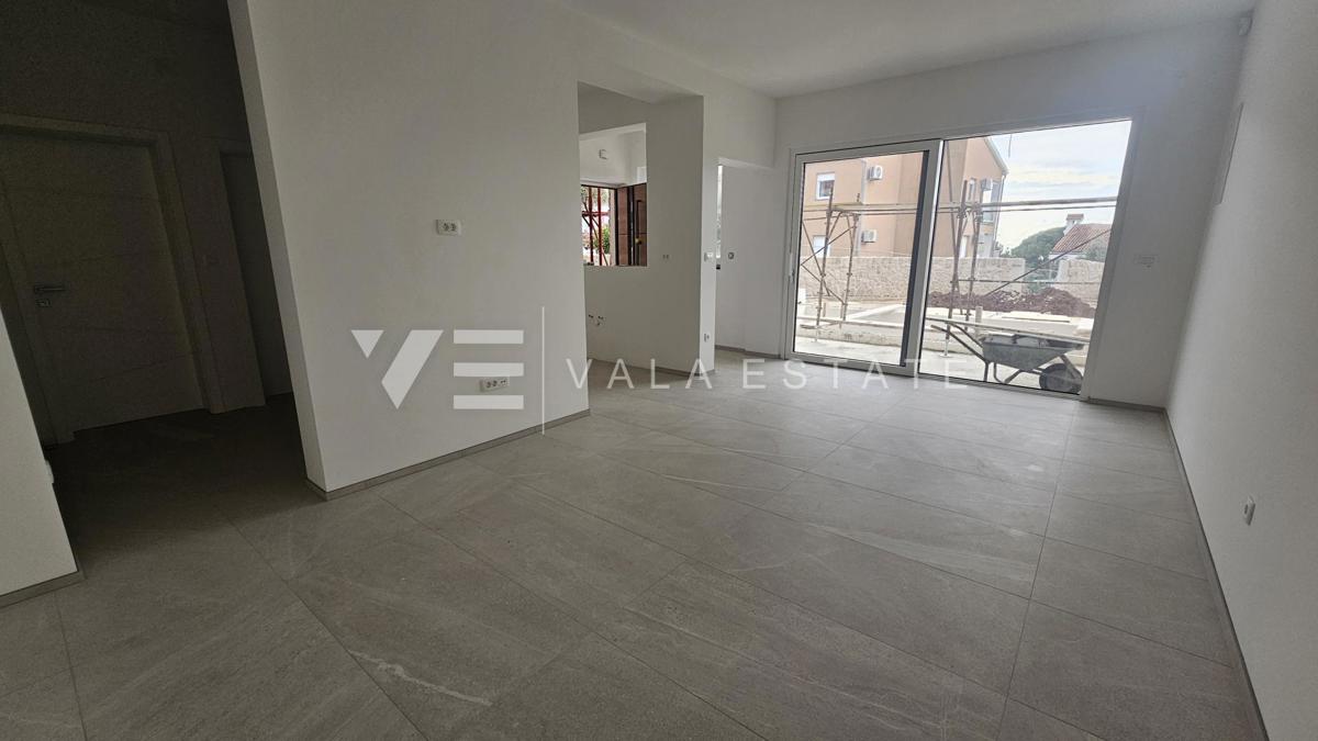 APPARTAMENTO MODERNO AL PIANO TERRA CON PISCINA E VISTA MARE