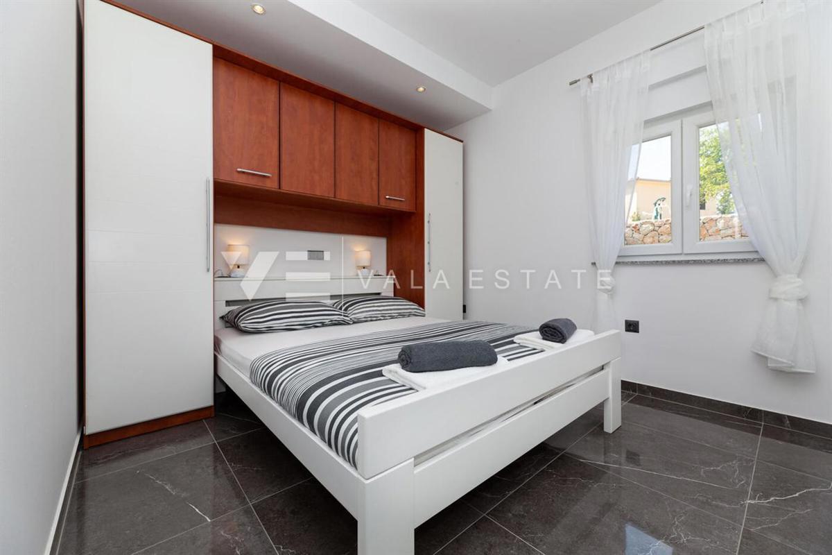 CASA INDIPENDENTE AL PIANO TERRA CON PISCINA IN POSIZIONE TRANQUILLA