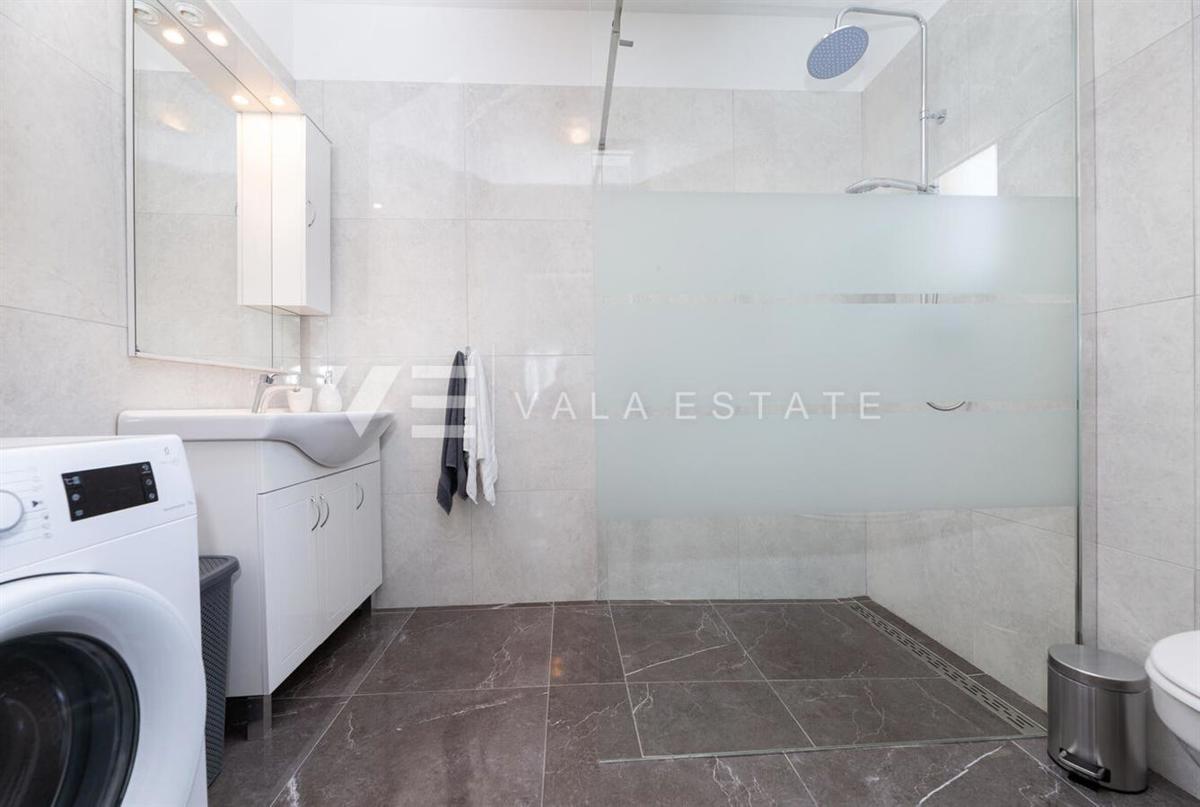 CASA INDIPENDENTE AL PIANO TERRA CON PISCINA IN POSIZIONE TRANQUILLA