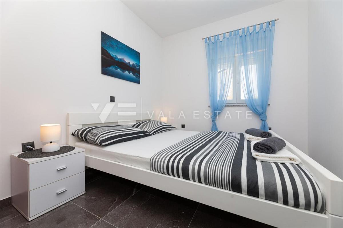 CASA INDIPENDENTE AL PIANO TERRA CON PISCINA IN POSIZIONE TRANQUILLA