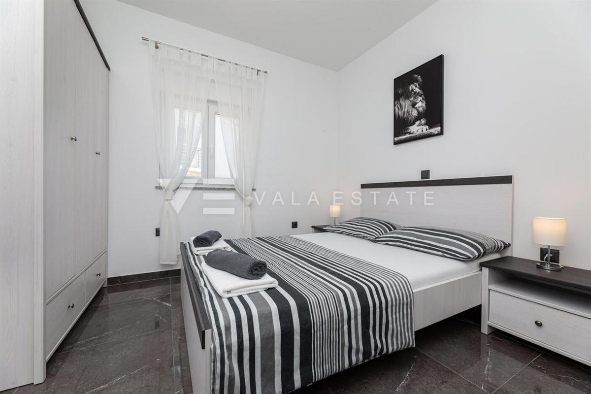 CASA INDIPENDENTE AL PIANO TERRA CON PISCINA IN POSIZIONE TRANQUILLA