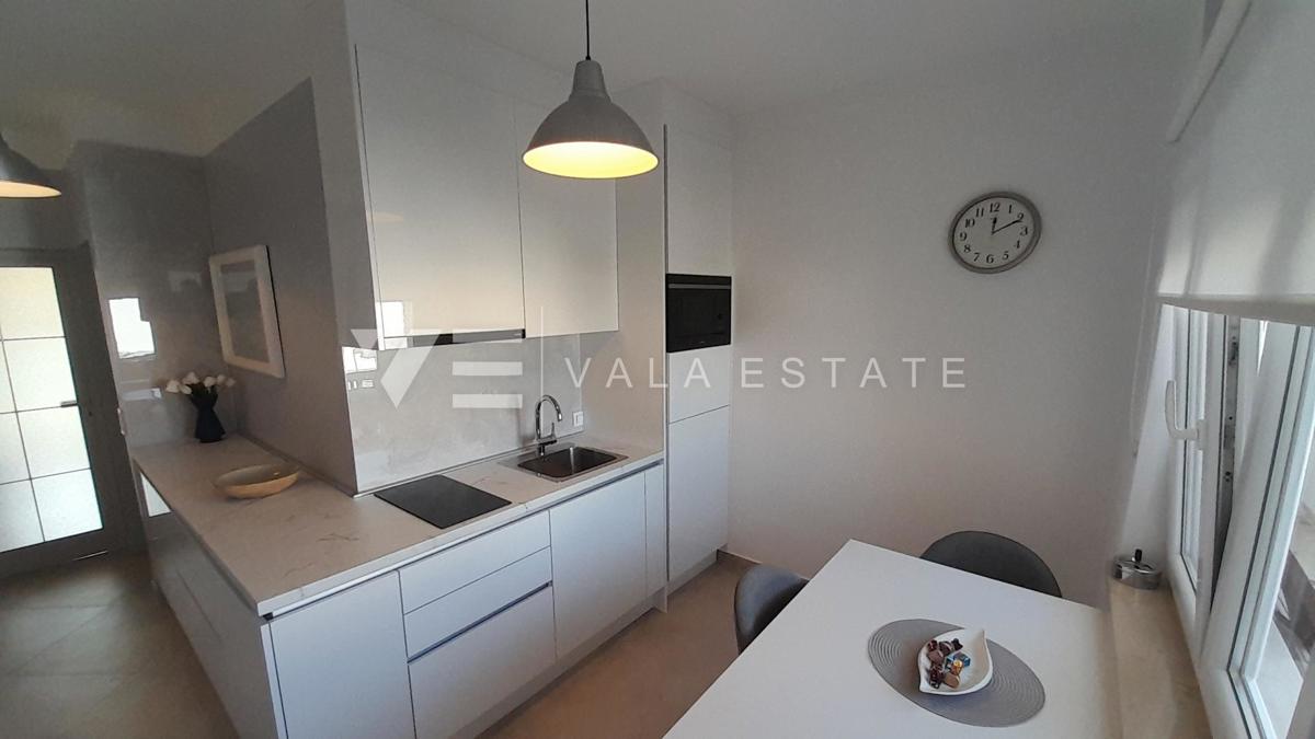 APPARTAMENTO ARREDATO CON UNA CAMERA DA LETTO E VISTA MARE