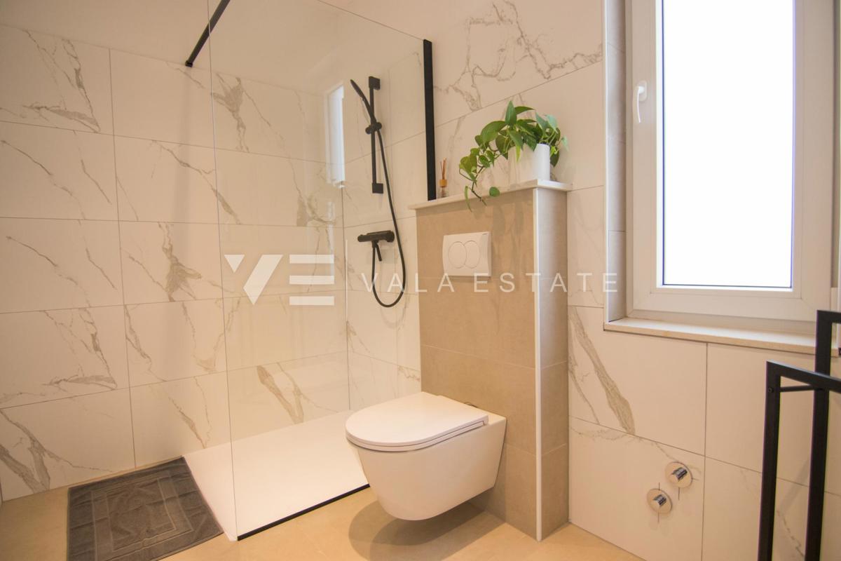 NUOVA VILLA DI LUSSO CON PISCINA IN UN AMBIENTE TRANQUILLO