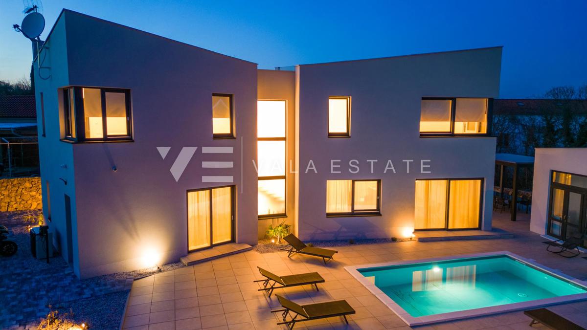 NUOVA VILLA DI LUSSO CON PISCINA IN UN AMBIENTE TRANQUILLO