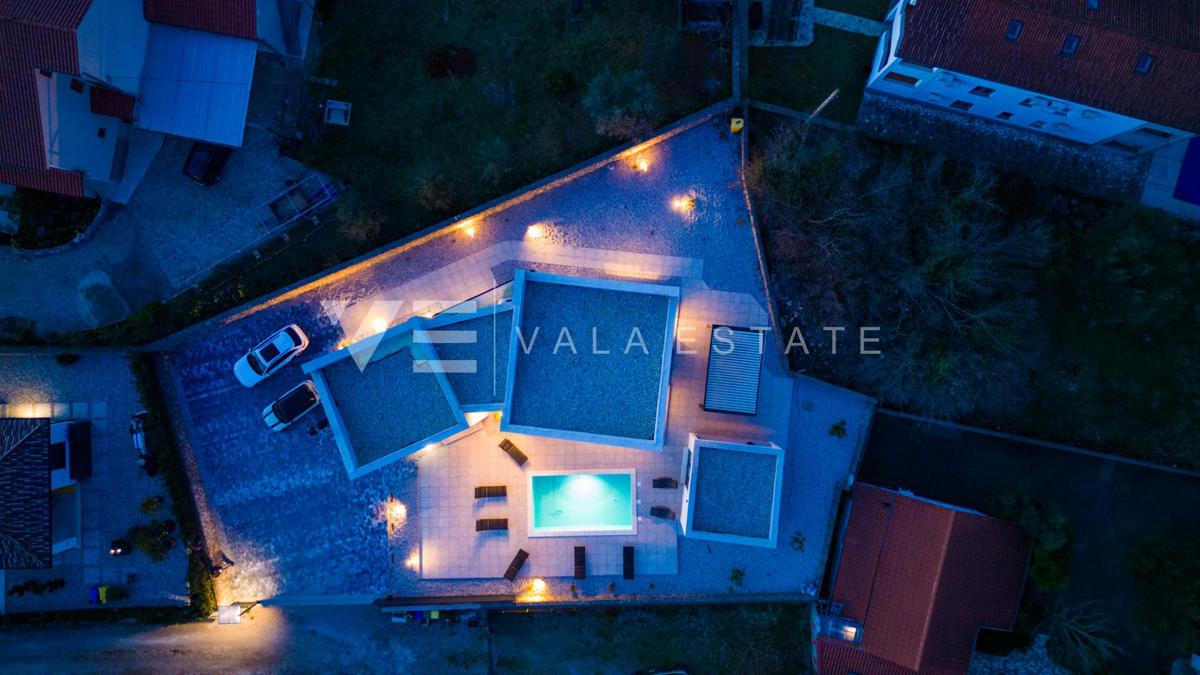 NUOVA VILLA DI LUSSO CON PISCINA IN UN AMBIENTE TRANQUILLO