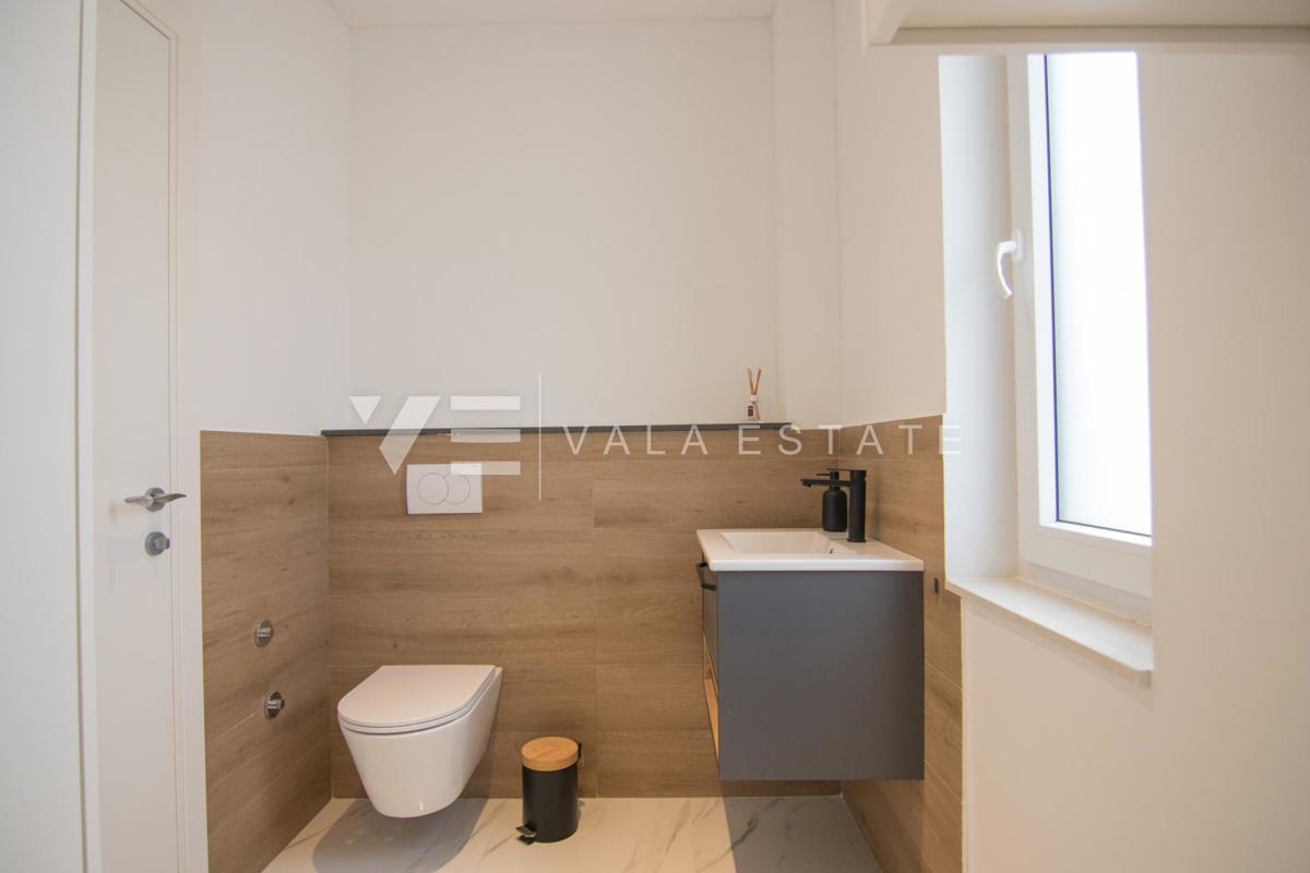 NUOVA VILLA DI LUSSO CON PISCINA IN UN AMBIENTE TRANQUILLO