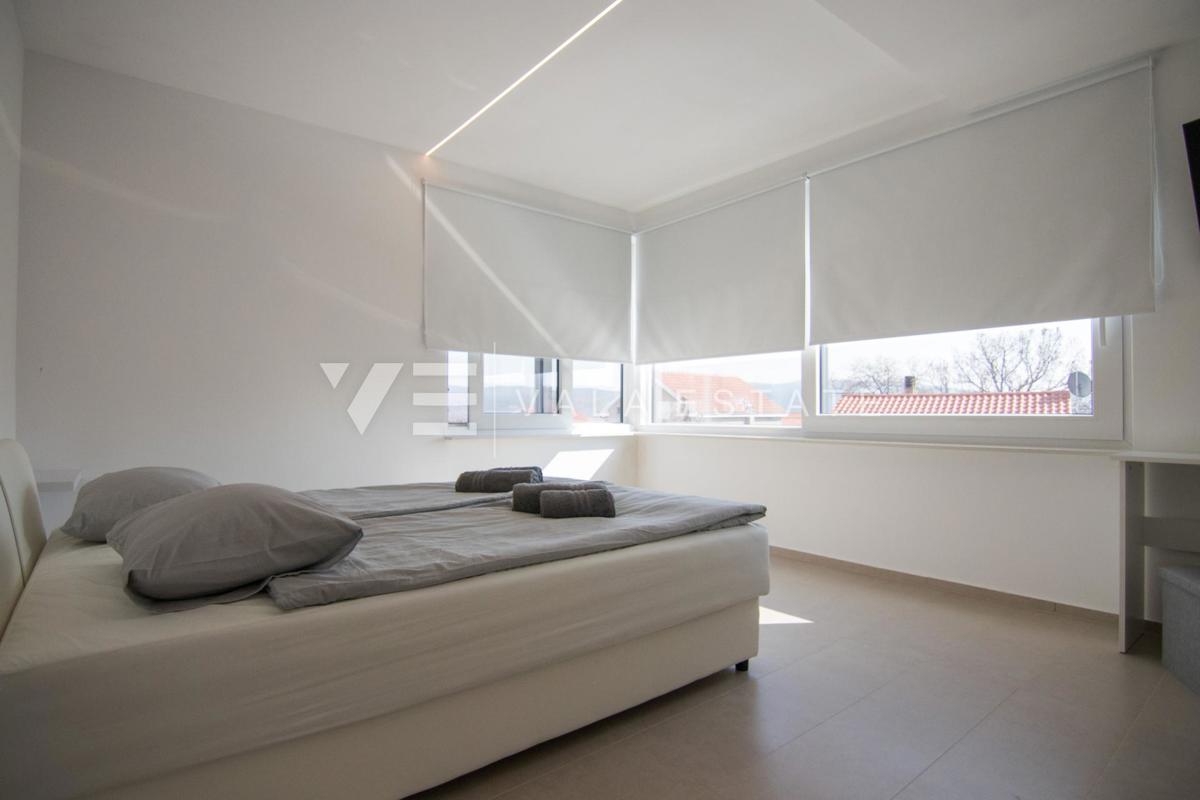 NUOVA VILLA DI LUSSO CON PISCINA IN UN AMBIENTE TRANQUILLO