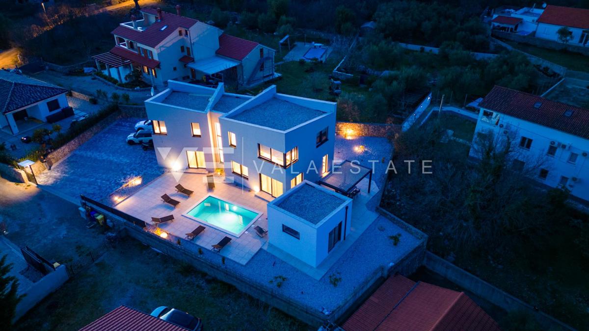 NUOVA VILLA DI LUSSO CON PISCINA IN UN AMBIENTE TRANQUILLO