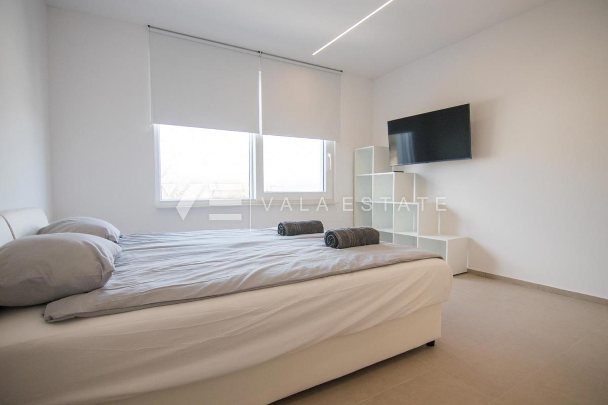 NUOVA VILLA DI LUSSO CON PISCINA IN UN AMBIENTE TRANQUILLO