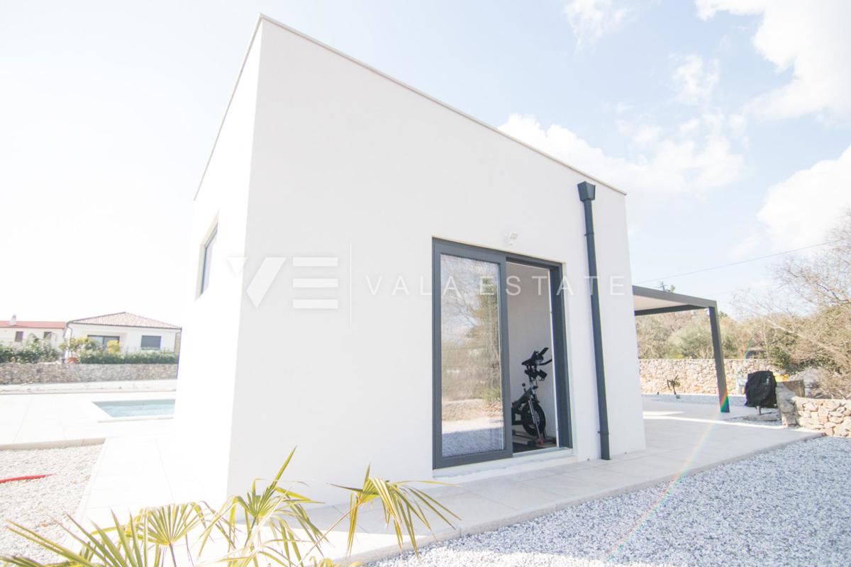 NUOVA VILLA DI LUSSO CON PISCINA IN UN AMBIENTE TRANQUILLO