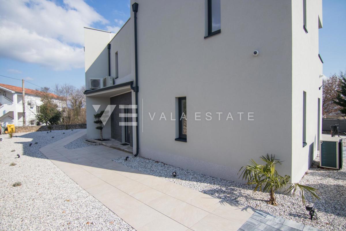 NUOVA VILLA DI LUSSO CON PISCINA IN UN AMBIENTE TRANQUILLO