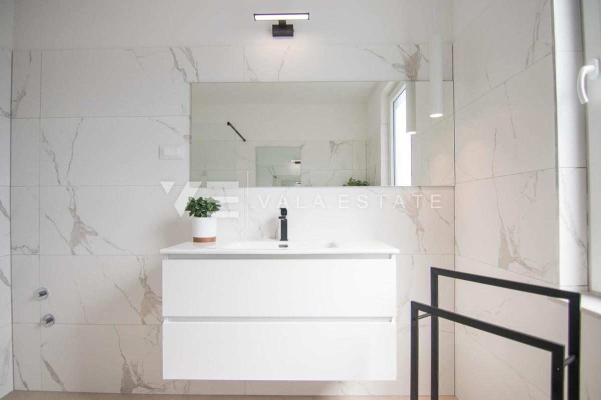 NUOVA VILLA DI LUSSO CON PISCINA IN UN AMBIENTE TRANQUILLO