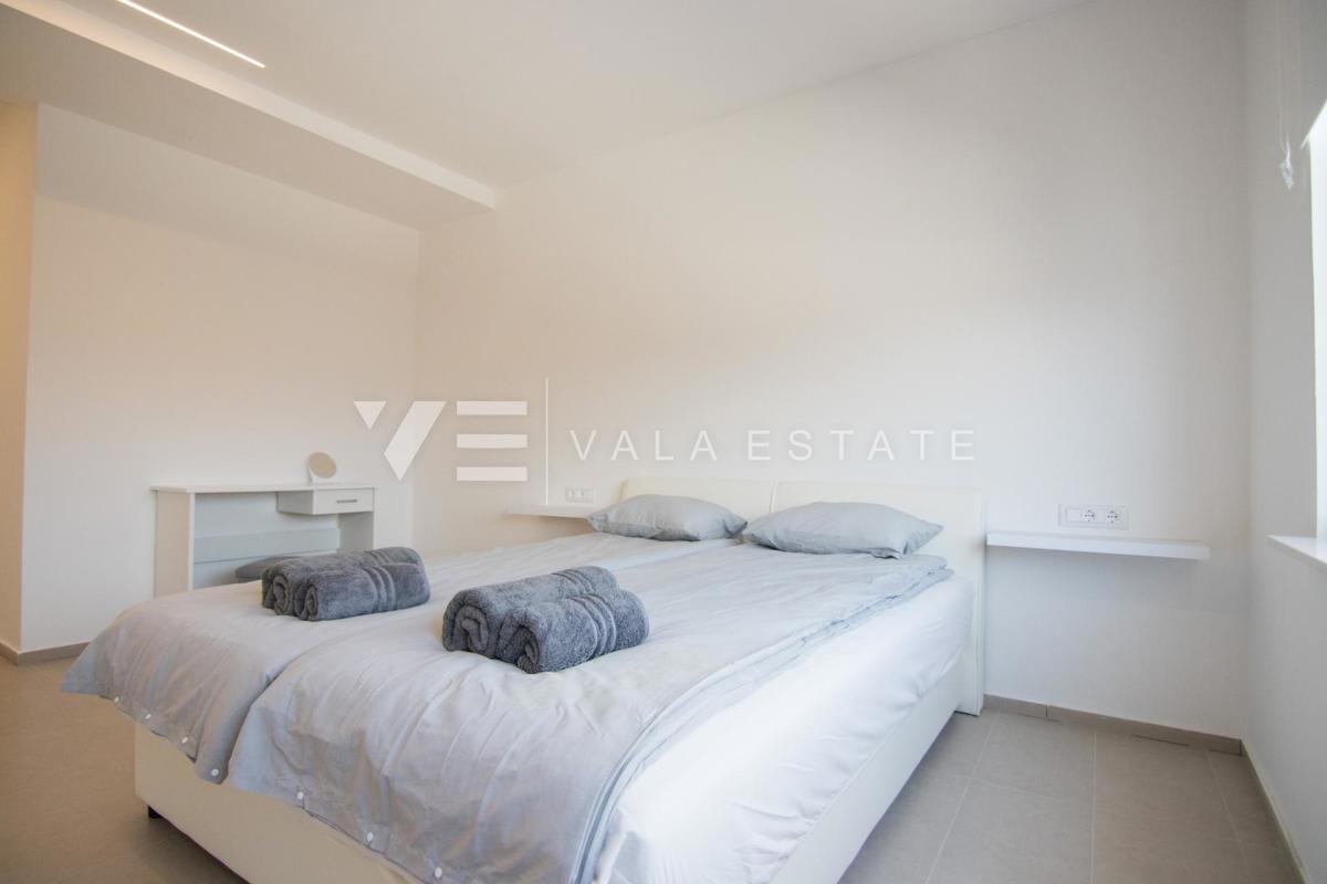 NUOVA VILLA DI LUSSO CON PISCINA IN UN AMBIENTE TRANQUILLO