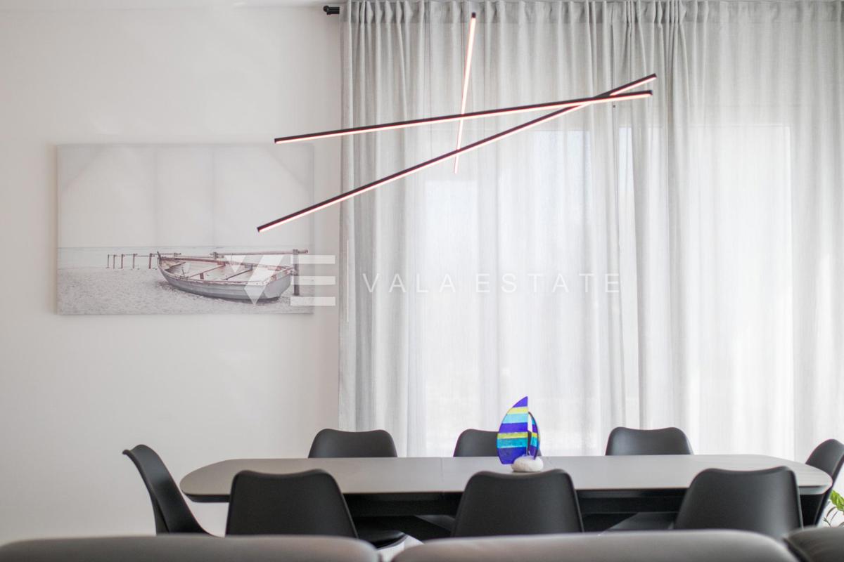 NUOVA VILLA DI LUSSO CON PISCINA IN UN AMBIENTE TRANQUILLO