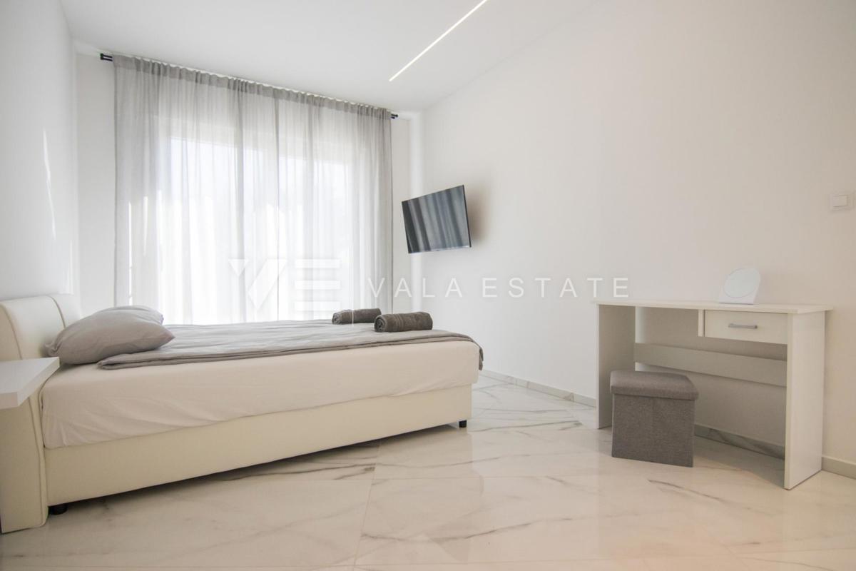 NUOVA VILLA DI LUSSO CON PISCINA IN UN AMBIENTE TRANQUILLO