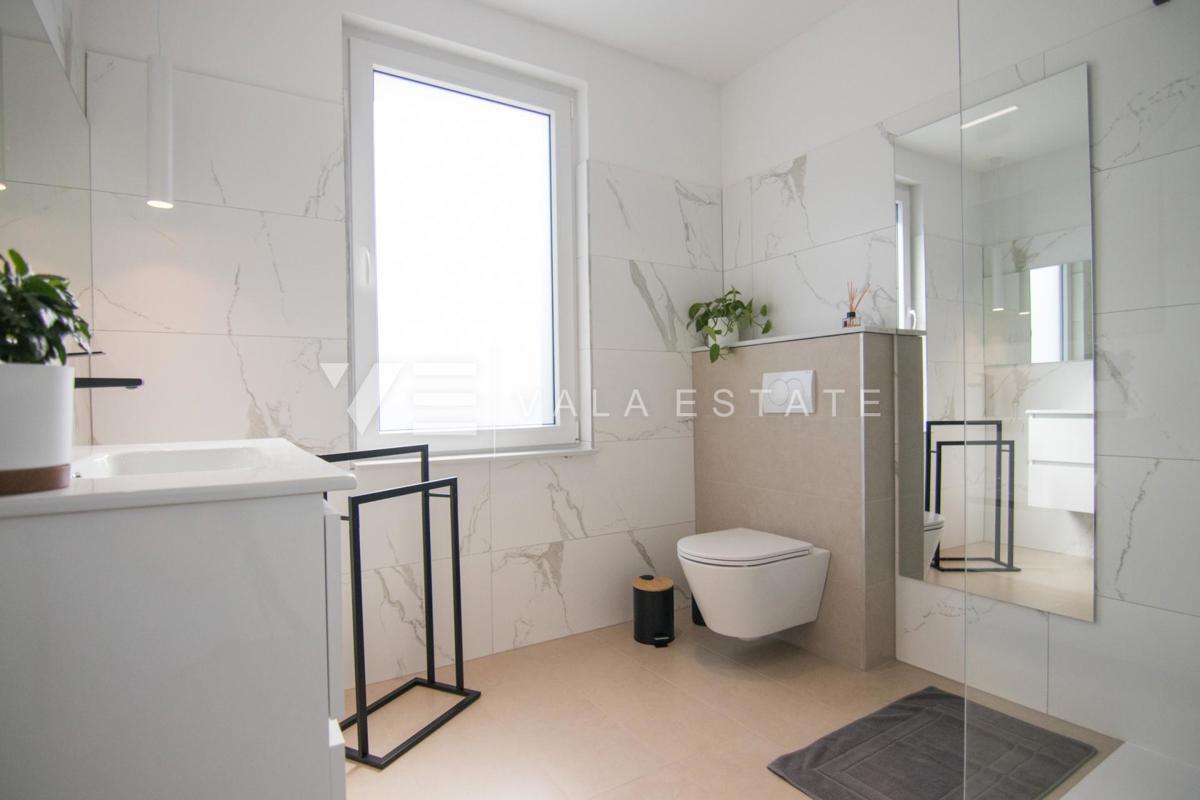 NUOVA VILLA DI LUSSO CON PISCINA IN UN AMBIENTE TRANQUILLO