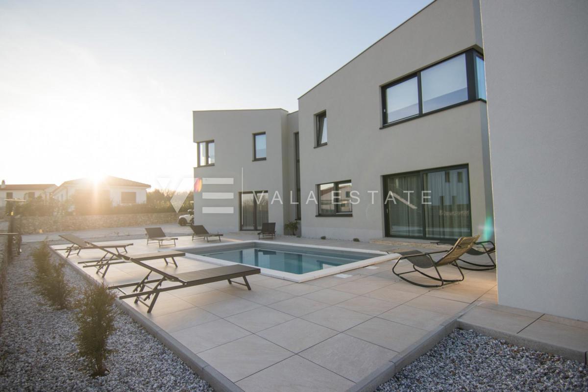 NUOVA VILLA DI LUSSO CON PISCINA IN UN AMBIENTE TRANQUILLO