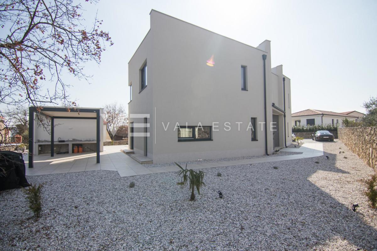 NUOVA VILLA DI LUSSO CON PISCINA IN UN AMBIENTE TRANQUILLO