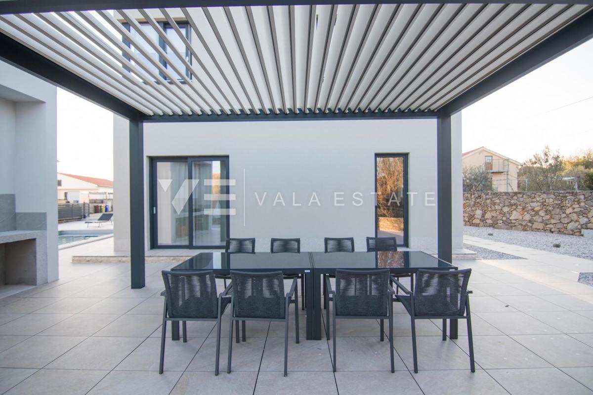 NUOVA VILLA DI LUSSO CON PISCINA IN UN AMBIENTE TRANQUILLO