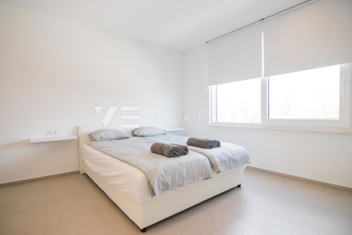 NUOVA VILLA DI LUSSO CON PISCINA IN UN AMBIENTE TRANQUILLO