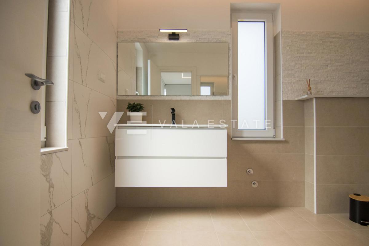 NUOVA VILLA DI LUSSO CON PISCINA IN UN AMBIENTE TRANQUILLO