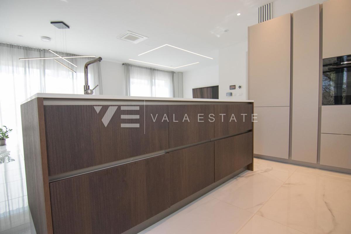 NUOVA VILLA DI LUSSO CON PISCINA IN UN AMBIENTE TRANQUILLO