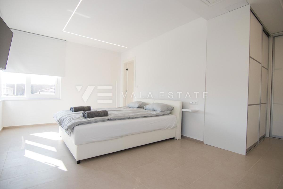 NUOVA VILLA DI LUSSO CON PISCINA IN UN AMBIENTE TRANQUILLO