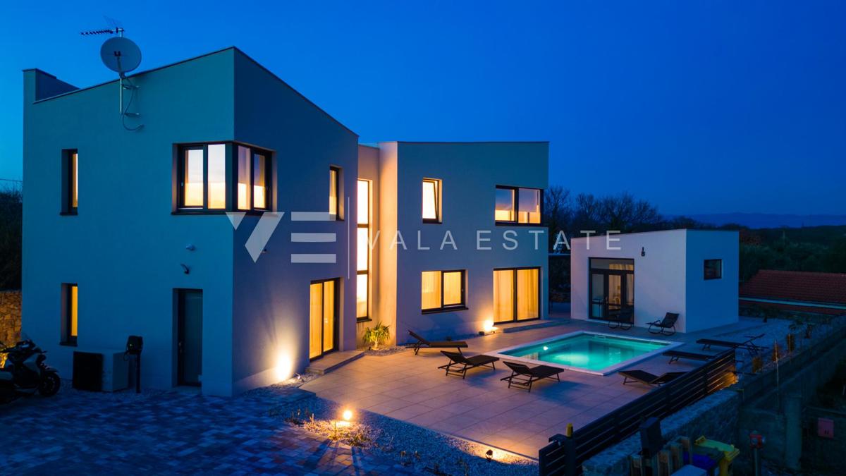 NUOVA VILLA DI LUSSO CON PISCINA IN UN AMBIENTE TRANQUILLO