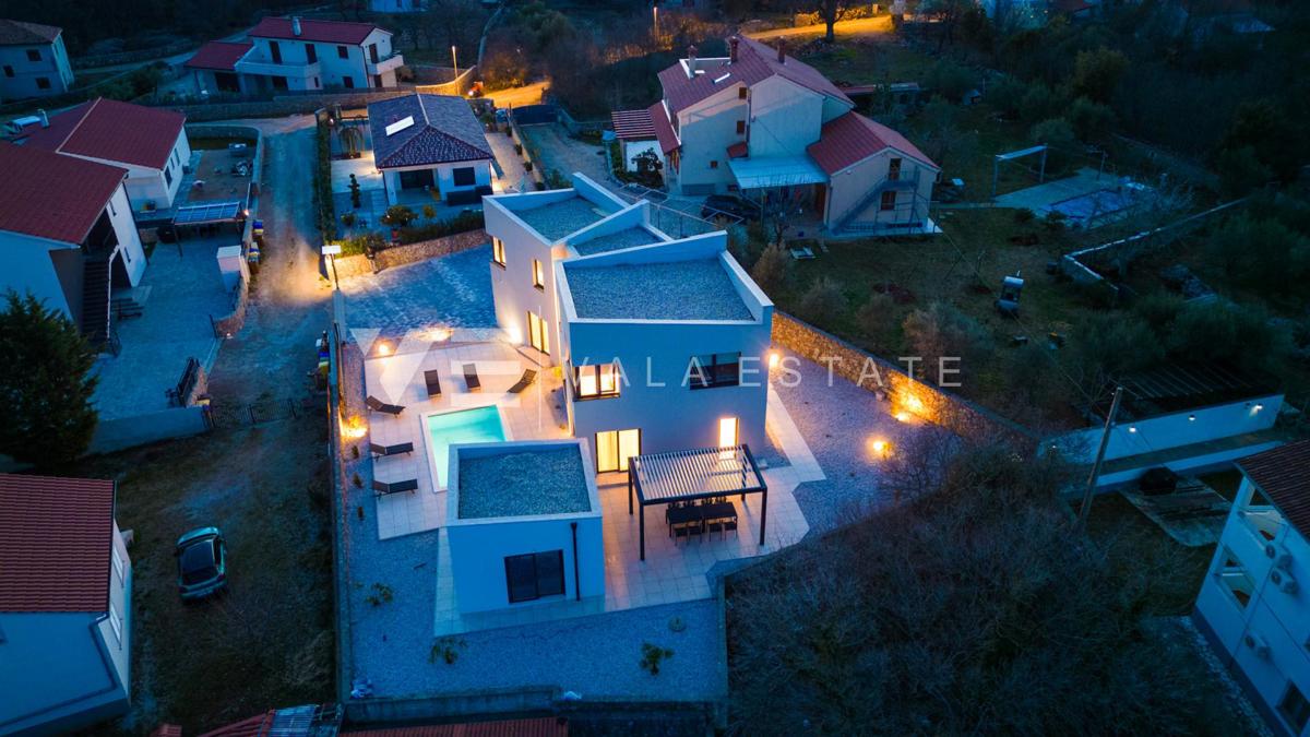 NUOVA VILLA DI LUSSO CON PISCINA IN UN AMBIENTE TRANQUILLO