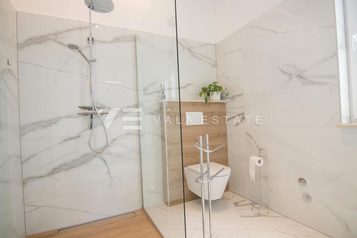 NUOVA VILLA DI LUSSO CON PISCINA IN UN AMBIENTE TRANQUILLO