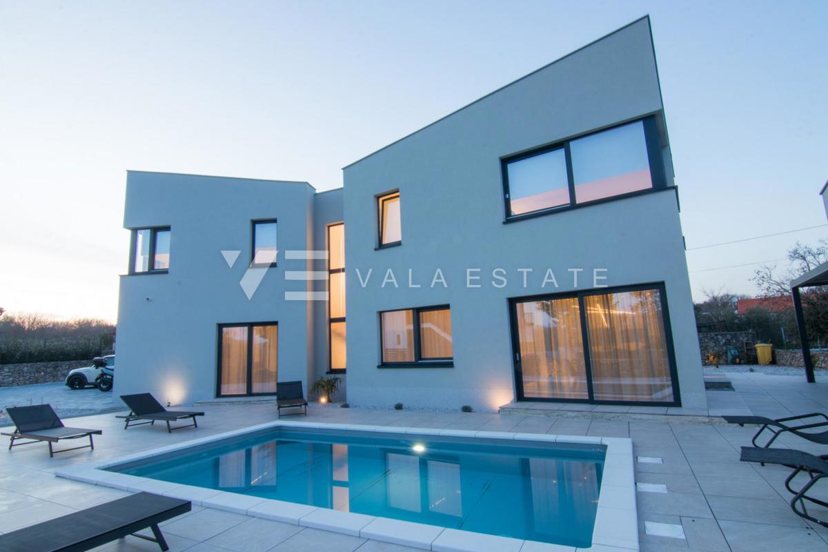 NUOVA VILLA DI LUSSO CON PISCINA IN UN AMBIENTE TRANQUILLO