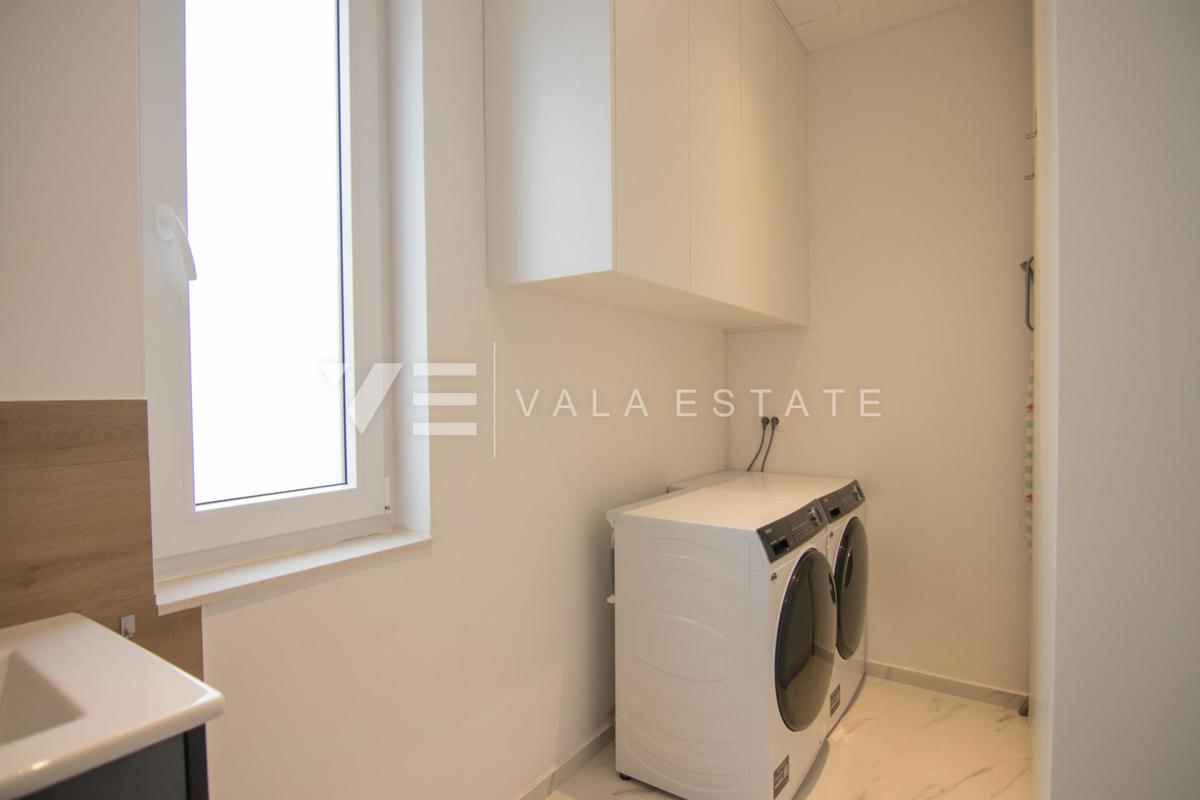 NUOVA VILLA DI LUSSO CON PISCINA IN UN AMBIENTE TRANQUILLO