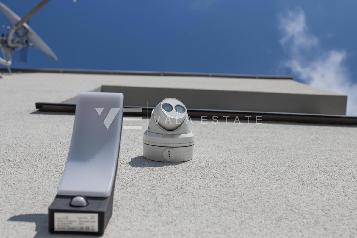 NUOVA VILLA DI LUSSO CON PISCINA IN UN AMBIENTE TRANQUILLO