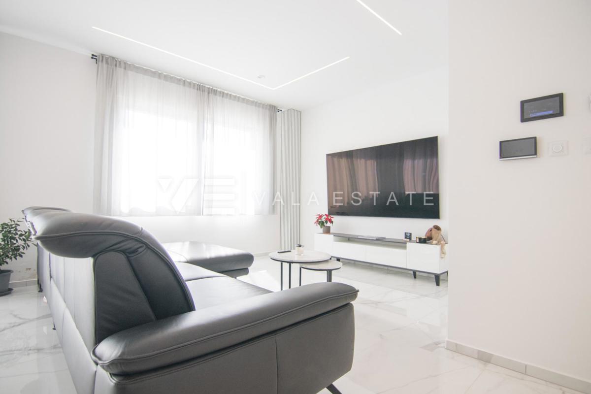 NUOVA VILLA DI LUSSO CON PISCINA IN UN AMBIENTE TRANQUILLO