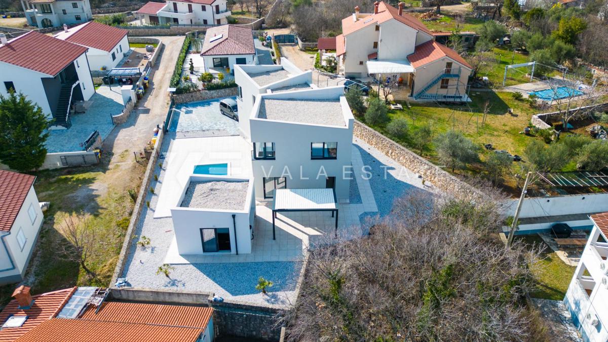 NUOVA VILLA DI LUSSO CON PISCINA IN UN AMBIENTE TRANQUILLO