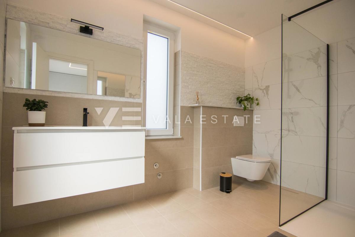 NUOVA VILLA DI LUSSO CON PISCINA IN UN AMBIENTE TRANQUILLO