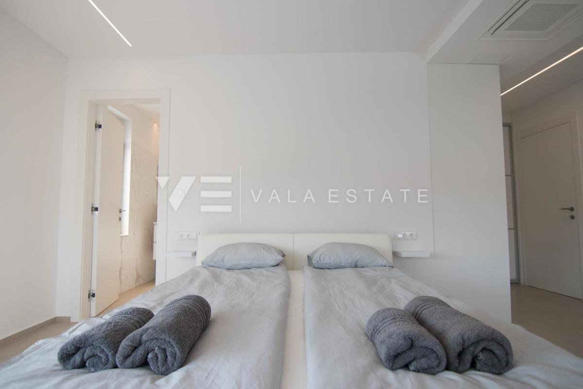 NUOVA VILLA DI LUSSO CON PISCINA IN UN AMBIENTE TRANQUILLO