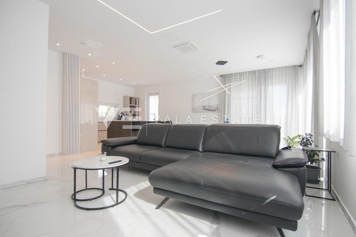 NUOVA VILLA DI LUSSO CON PISCINA IN UN AMBIENTE TRANQUILLO