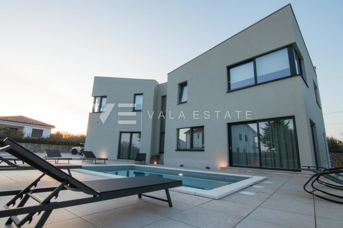 NUOVA VILLA DI LUSSO CON PISCINA IN UN AMBIENTE TRANQUILLO