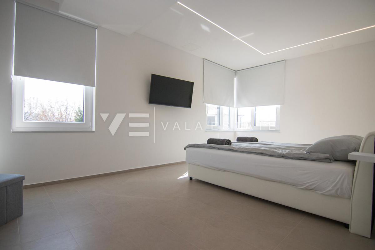 NUOVA VILLA DI LUSSO CON PISCINA IN UN AMBIENTE TRANQUILLO