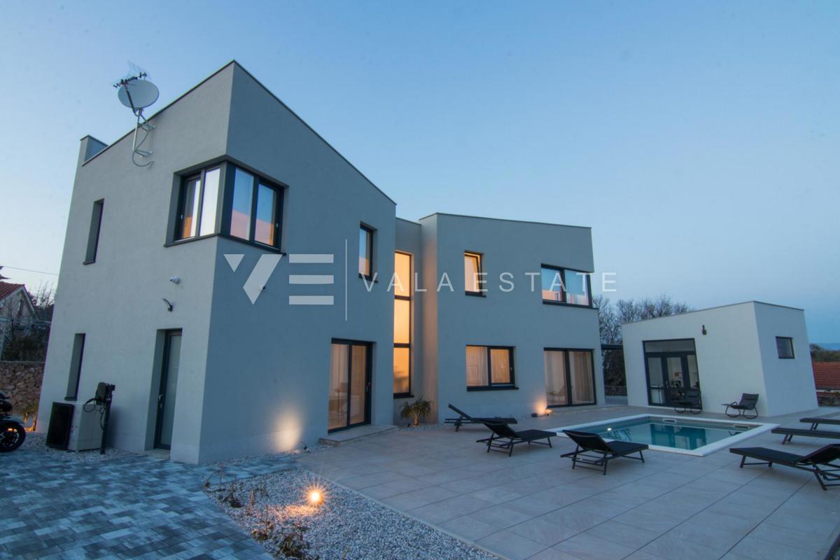 NUOVA VILLA DI LUSSO CON PISCINA IN UN AMBIENTE TRANQUILLO