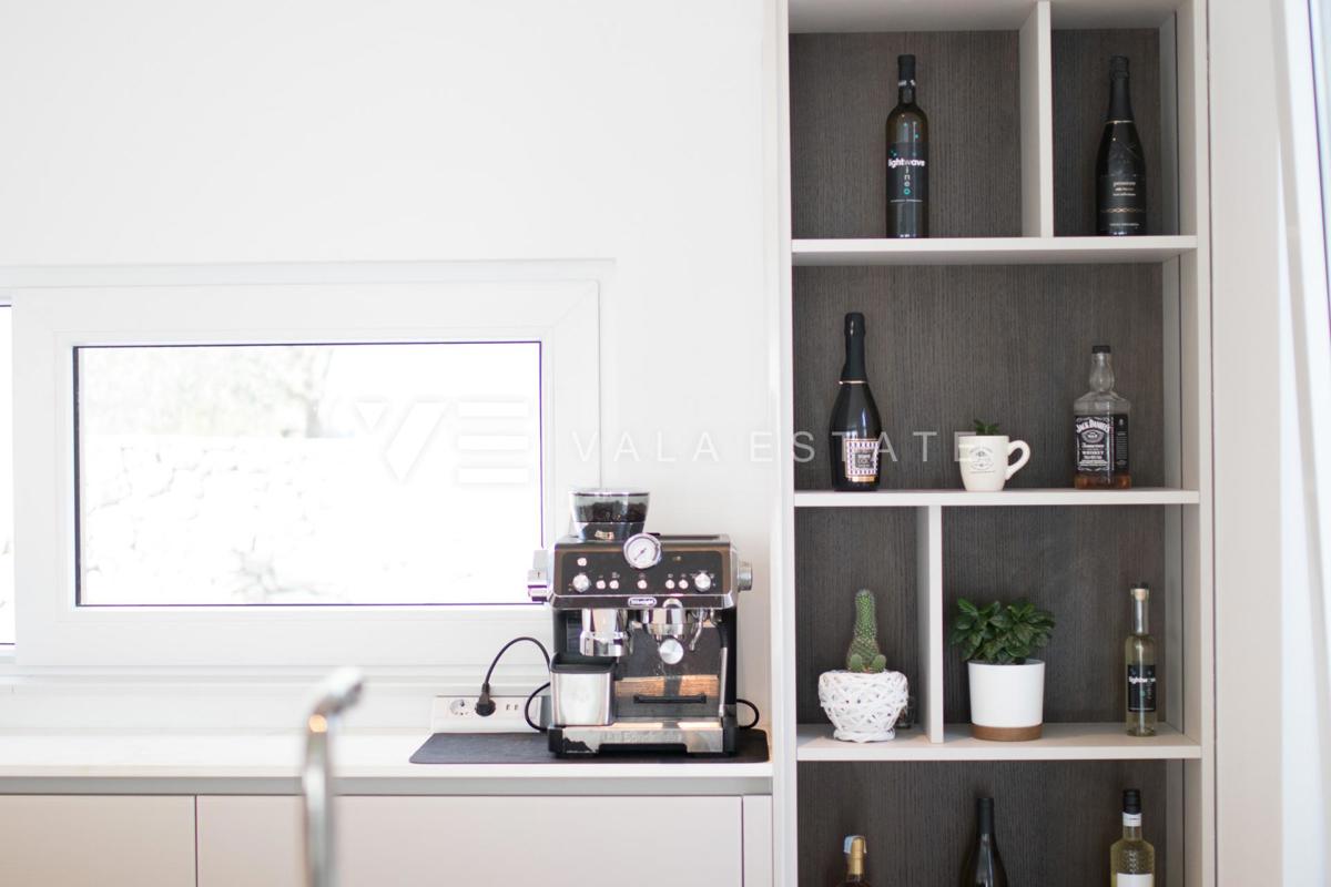 NUOVA VILLA DI LUSSO CON PISCINA IN UN AMBIENTE TRANQUILLO