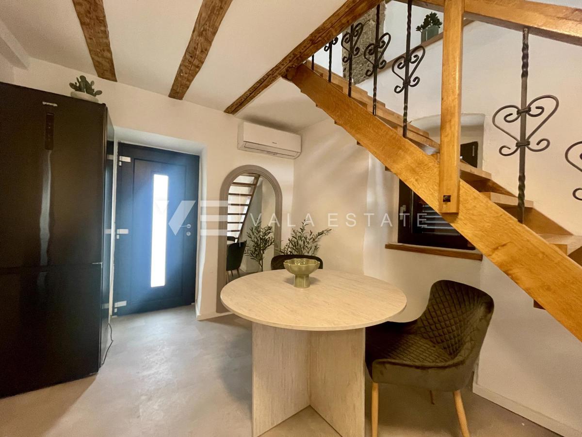 CASA IN PIETRA RISTRUTTURATA E ARREDATA VICINO AL MARE E AL CENTRO DI PUNTO