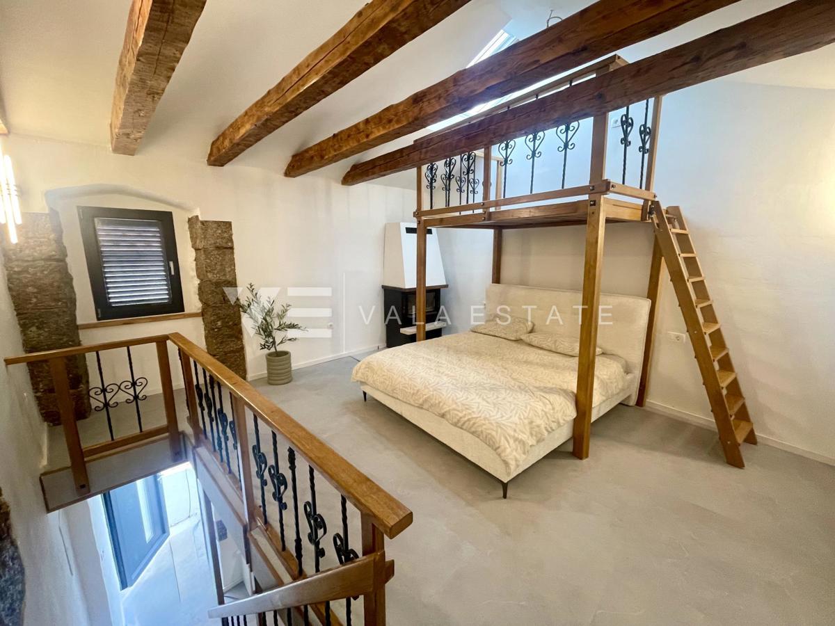 CASA IN PIETRA RISTRUTTURATA E ARREDATA VICINO AL MARE E AL CENTRO DI PUNTO