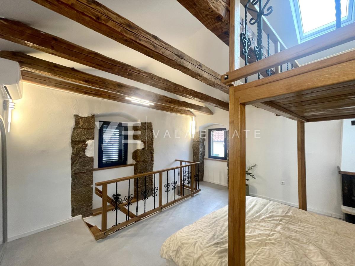 CASA IN PIETRA RISTRUTTURATA E ARREDATA VICINO AL MARE E AL CENTRO DI PUNTO