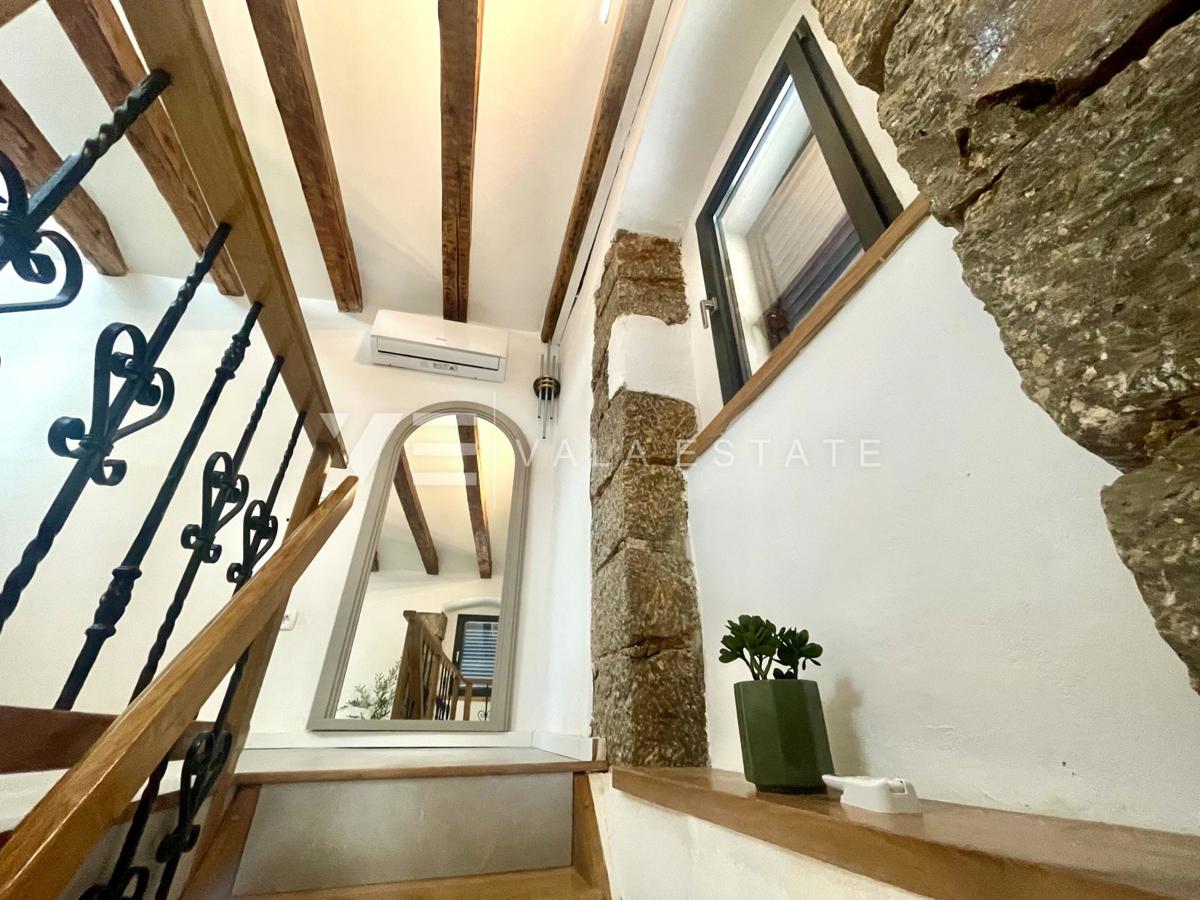 CASA IN PIETRA RISTRUTTURATA E ARREDATA VICINO AL MARE E AL CENTRO DI PUNTO