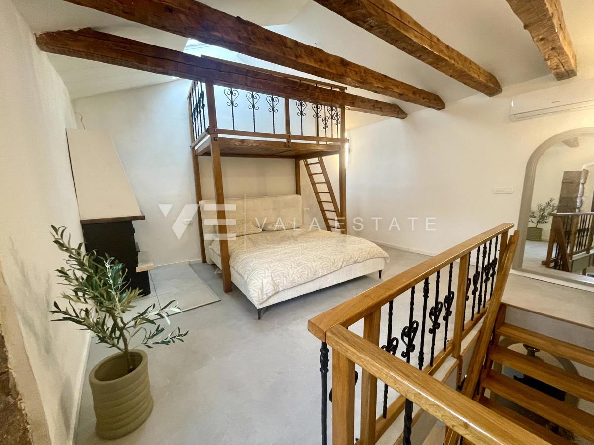 CASA IN PIETRA RISTRUTTURATA E ARREDATA VICINO AL MARE E AL CENTRO DI PUNTO